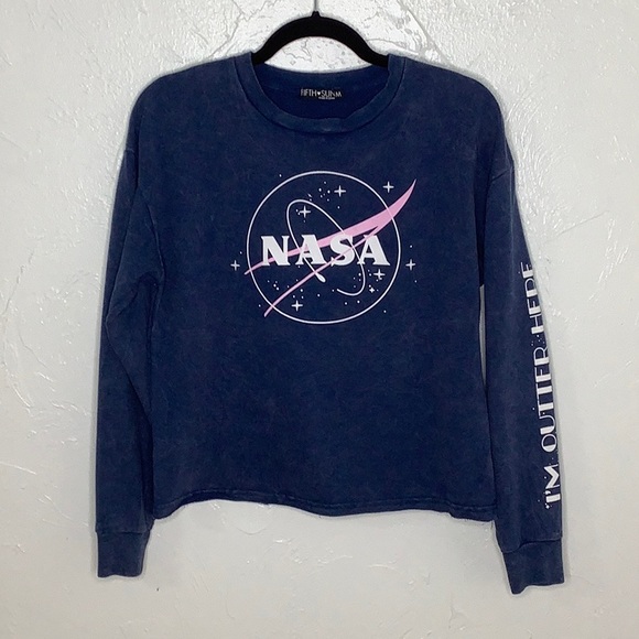 NASA I’m outter here cropped large logo Sweatshirt size M EUC - Picture 11 of 13